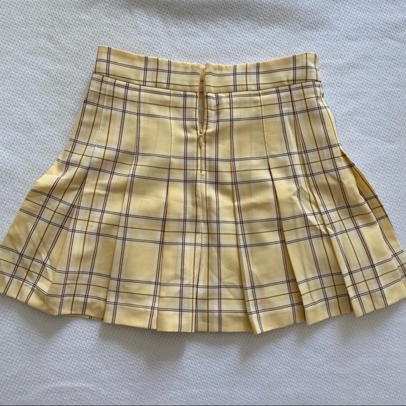 Aritzia mini skirt - Picture 3 of 3